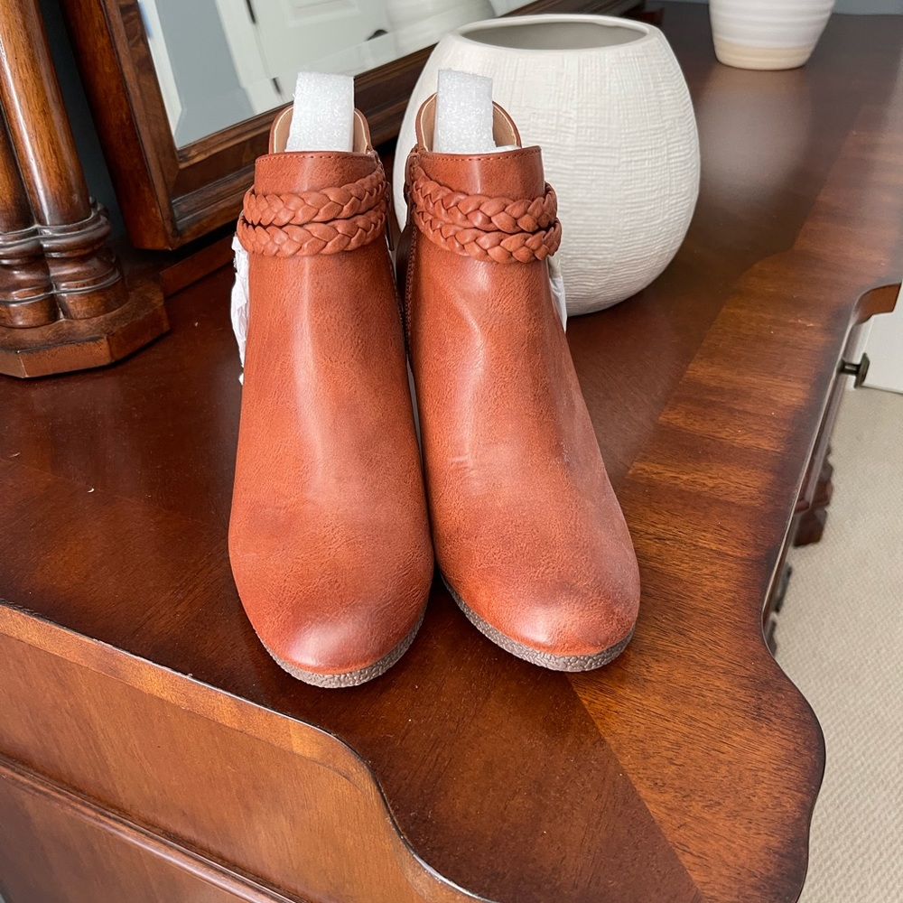 Tasseled bootie